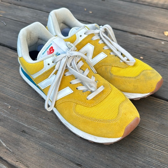 Gently used new balance shoes, 574 size 10 - Picture 1 of 6